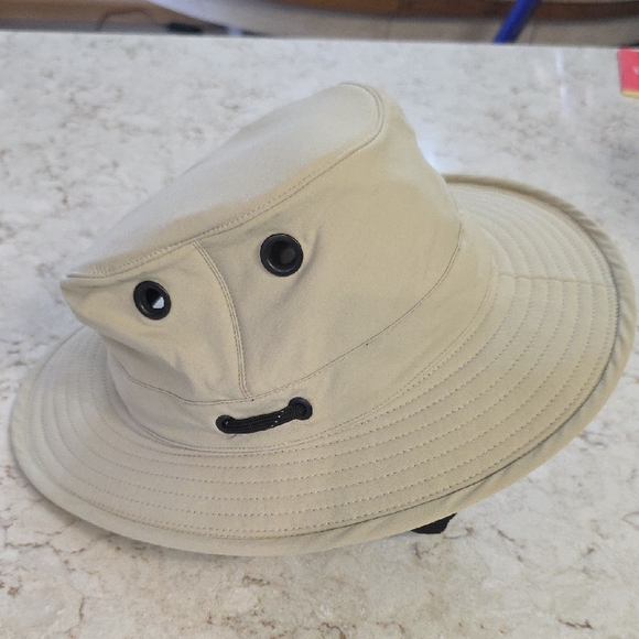 Tilkey Le Chapeau Beige Bucket Hat with Black Accents - Picture 1 of 4